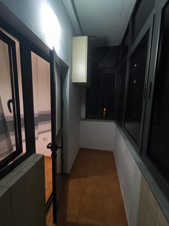 Jepet Apartament Me Qera , Ne Kinostudio