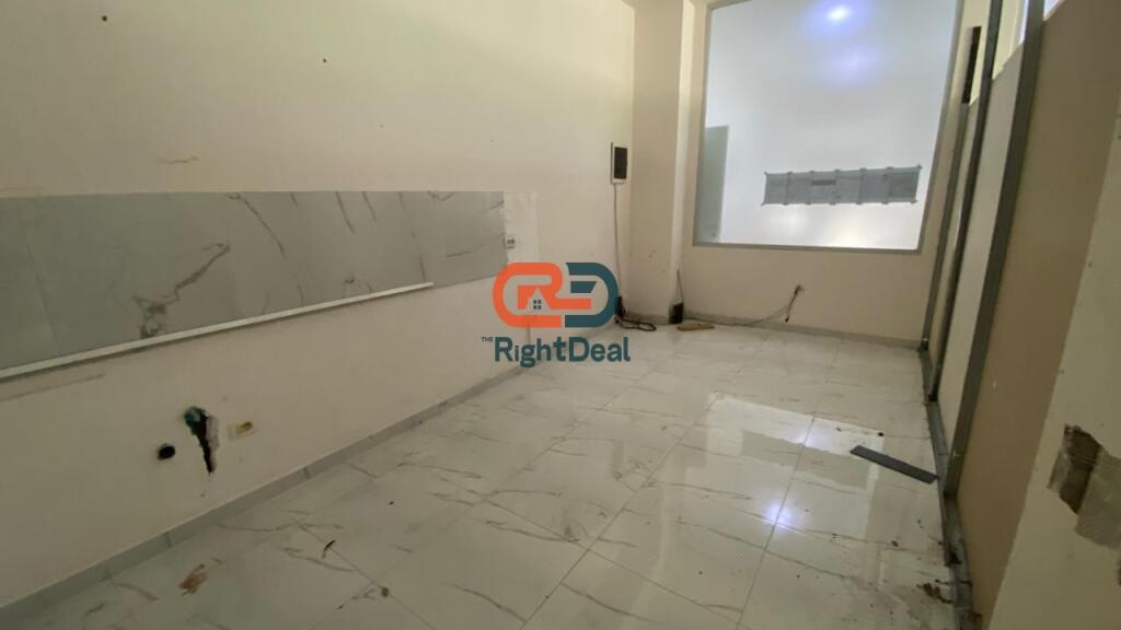 Tek Kopshti Botanik, Jepet Me Qira Dyqan Ideal Per Investim!!