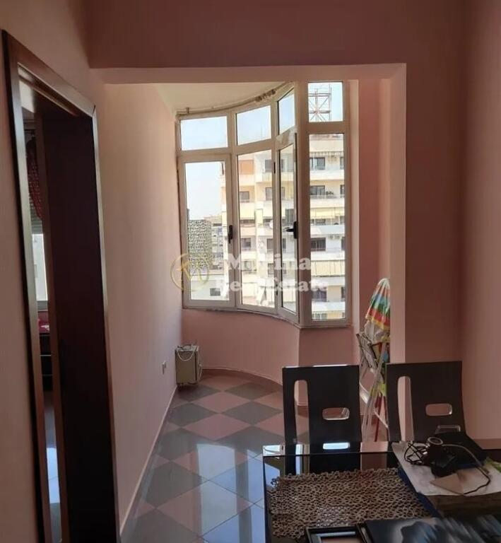 Qera, Apartament 2+1, Blloku, 800 euro/muaj