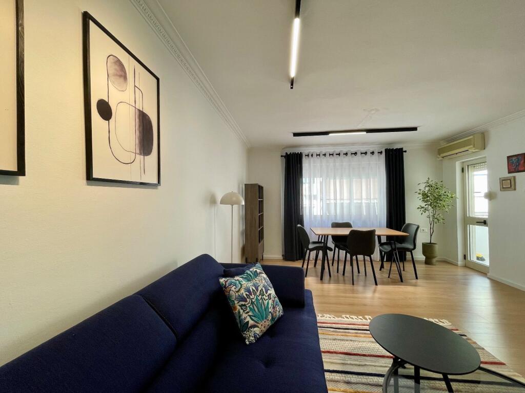 Jepet me QIRA apartament 2+1 në BLLOK, Sheshi Wilson (mbrapa LSI)