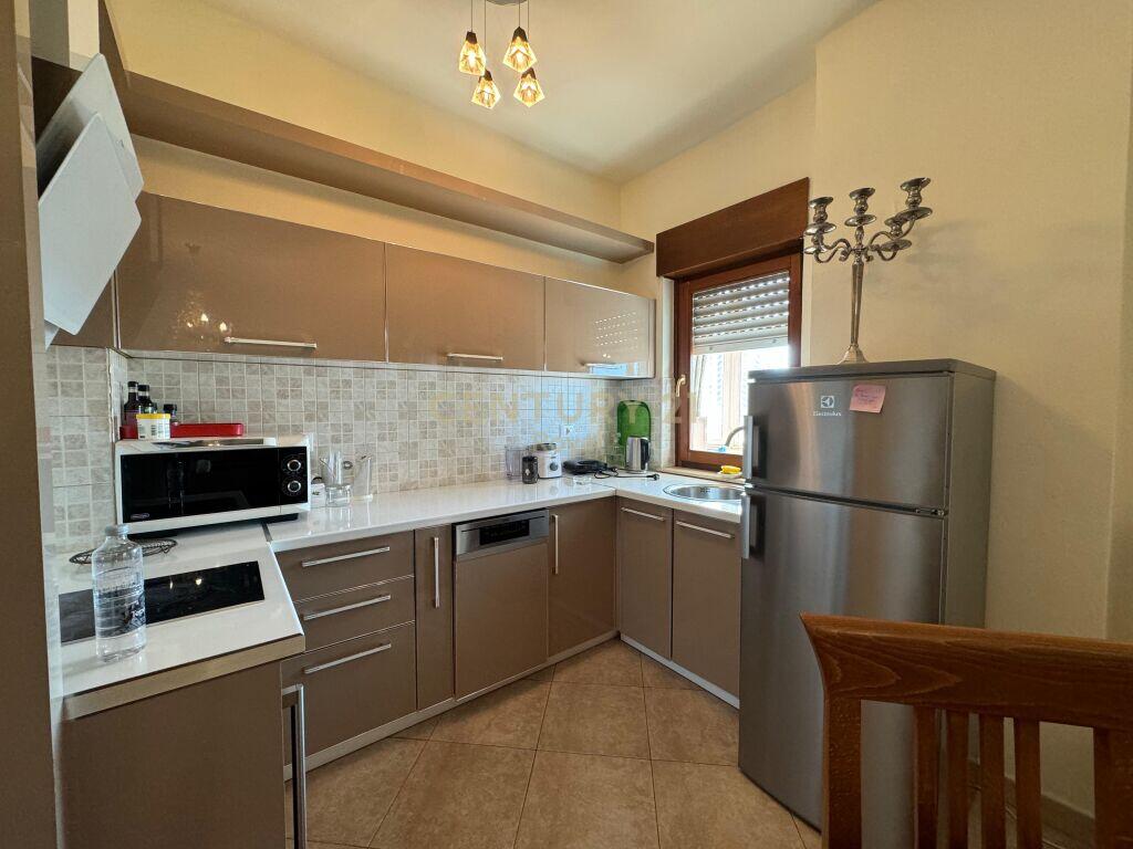 JEPET ME QERA APARTAMENT 1+1 NE QENDER TIRANE ME PAMJE NGA SHESHI SKENDERBEU