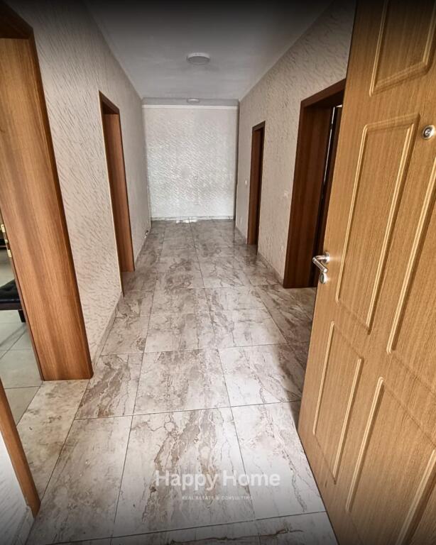 Villa 3 Piani + Cortile + Posti Auto in Affitto!