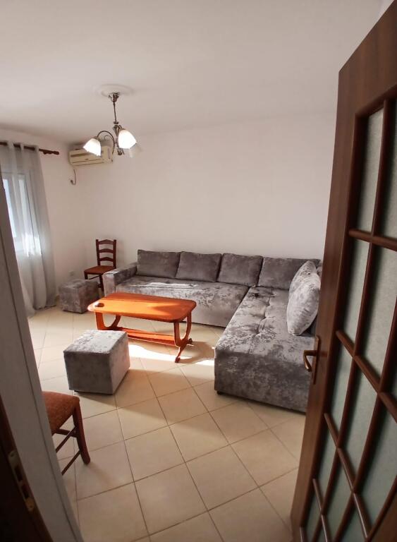 Jepet Me Qera Apartament 1+1+1 Ballkon