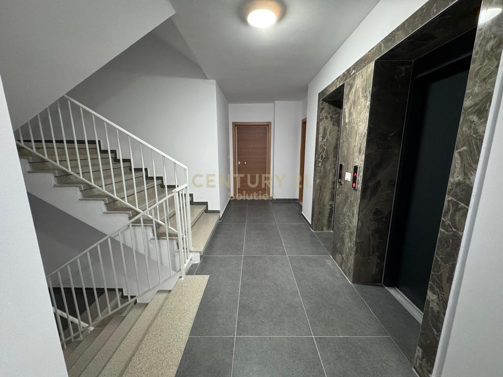 Appartamento 2+1+2 con veranda in vendita a Xhamllik🏡