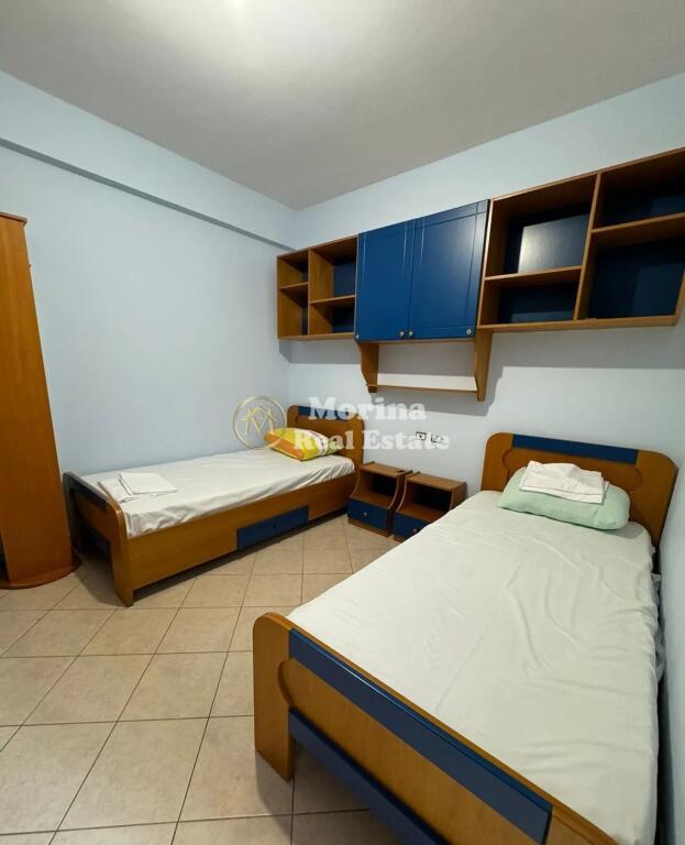 Qera, Apartament 2+1, te Komuna e Parisit, 700 Euro