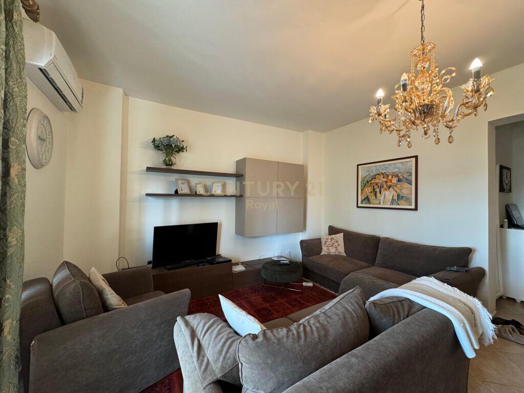 JEPET ME QERA APARTAMENT 1+1 NE QENDER TIRANE ME PAMJE NGA SHESHI SKENDERBEU