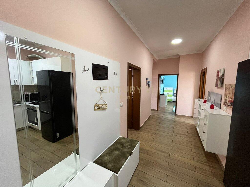 JEPET ME QIRA APARTAMENT KATI I DYTE I NJE VILE DURRES !