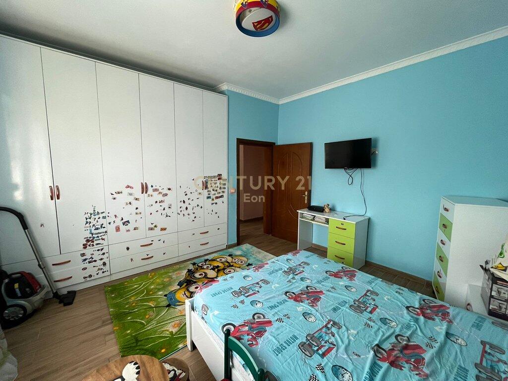 JEPET ME QIRA APARTAMENT KATI I DYTE I NJE VILE DURRES !