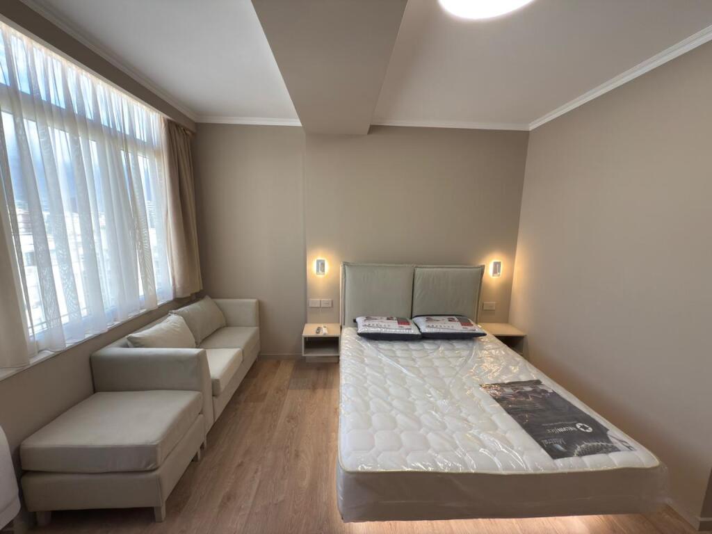 MONOLOCALE IN VENDITA - MUNICIPIO DI PARIGI