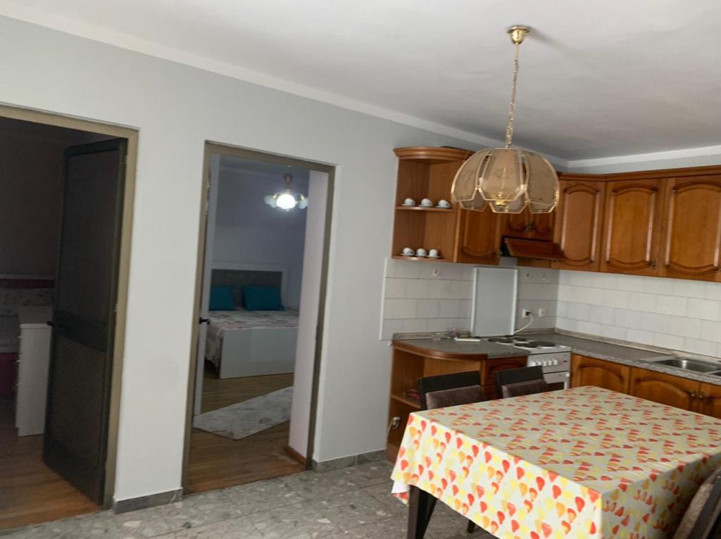 Jepet me qera apartament 2+1+2 te Rruga e Bogdaneve