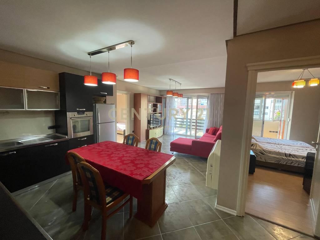 QIRA, APARTAMENT 2+1 TEK MBI-KALIMI KOMUNËS SË PARISTI!!