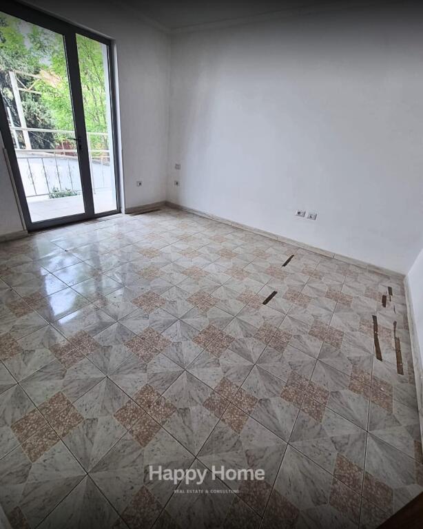 Villa 3 Piani + Cortile + Posti Auto in Affitto!