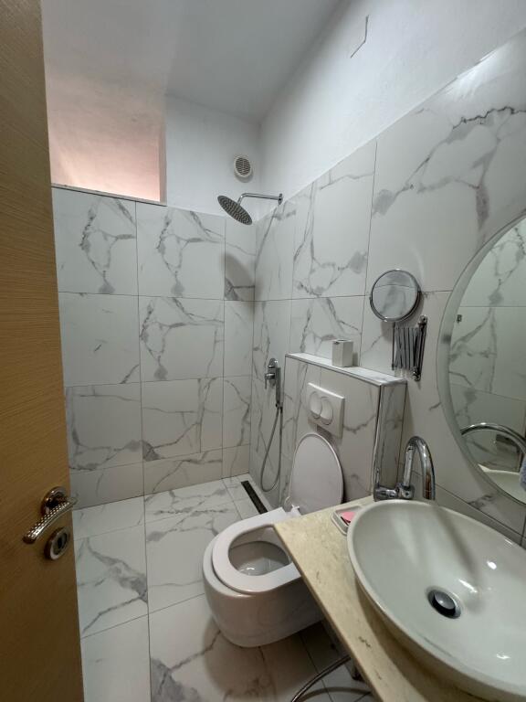 APARTAMENT 2+1 ME QERA NE FRESK TEK MURAGA