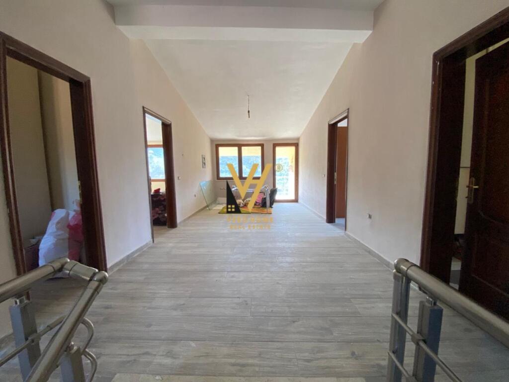 VILLA BIFAMILIARE IN VENDITA A MARIKAJ, VORE 400.000 EURO