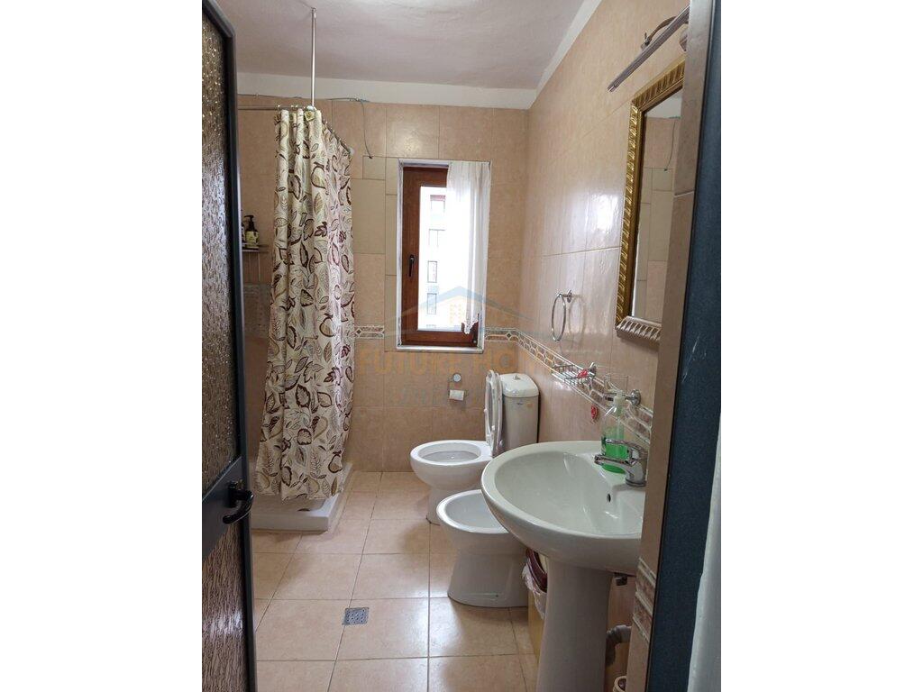 Me qira, Apartament 2+1, Rruga Qemal Stafa, Tiranë.