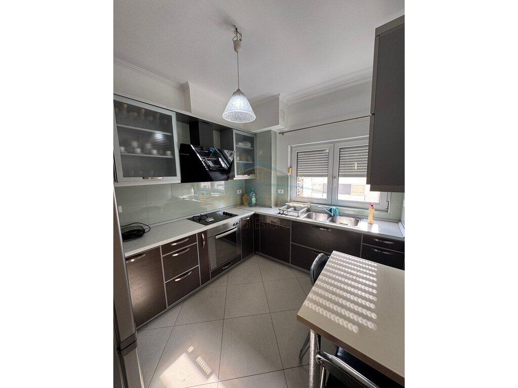 Me qira, Apartament 2+1, Unaza e Re.
