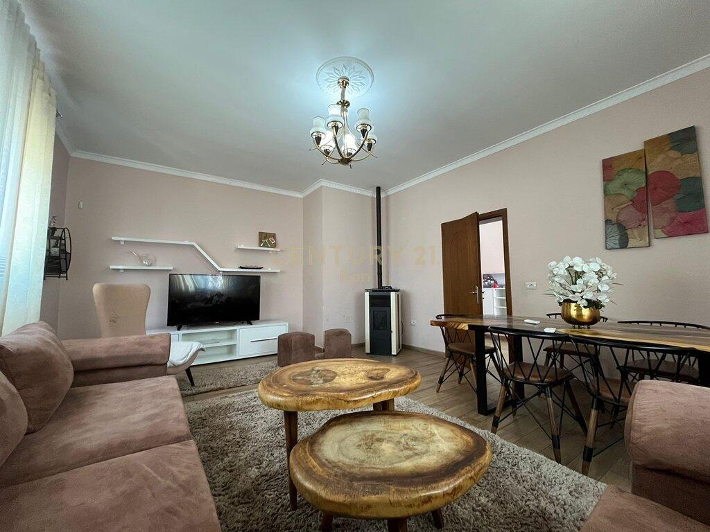 JEPET ME QIRA APARTAMENT KATI I DYTE I NJE VILE DURRES !