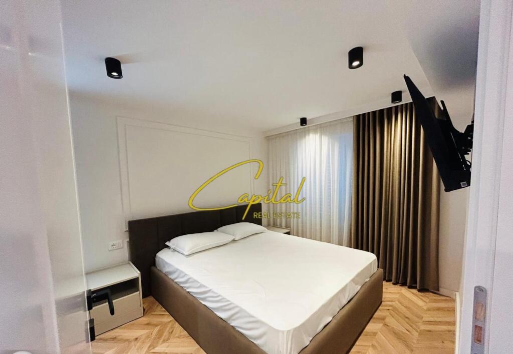 APARTAMENT ME QERA 2+1 ISH TREGU ELEKTRIK 700 EURO