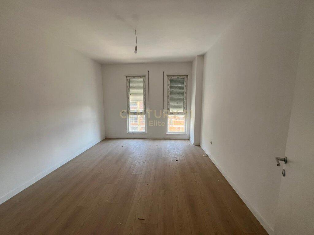 Shitet, Apartament 2+1+2, Univers City