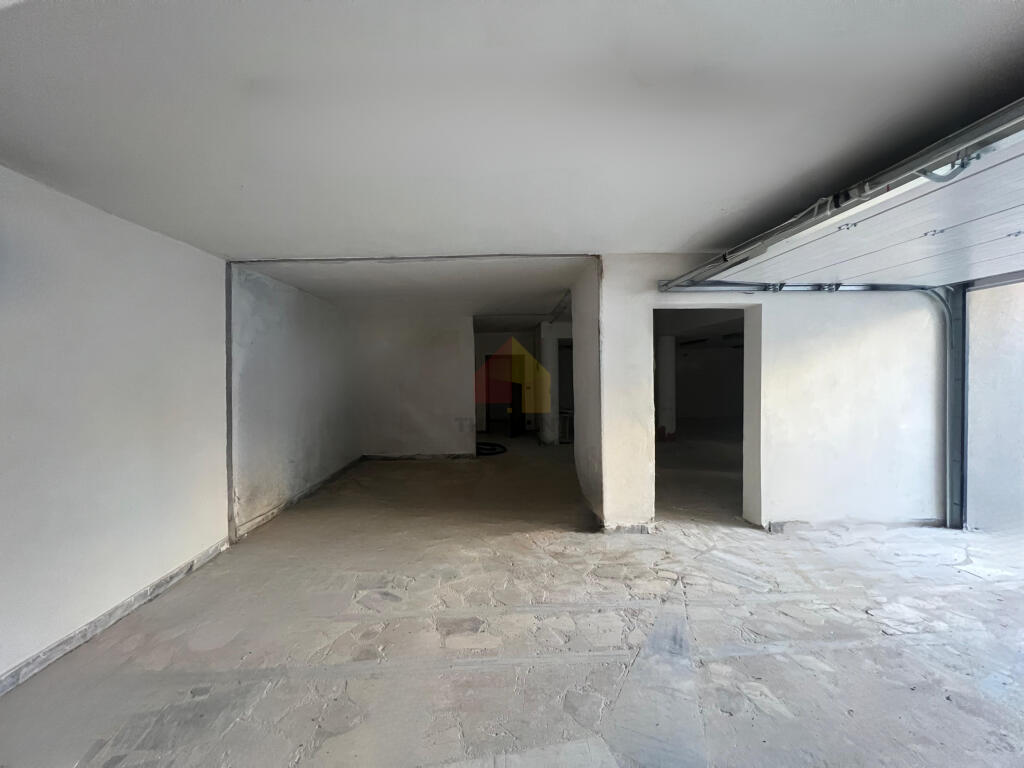 Shitet Vilë 4 katëshe, 764m2 te Komuna e Parisit