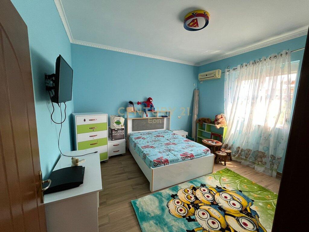 JEPET ME QIRA APARTAMENT KATI I DYTE I NJE VILE DURRES !