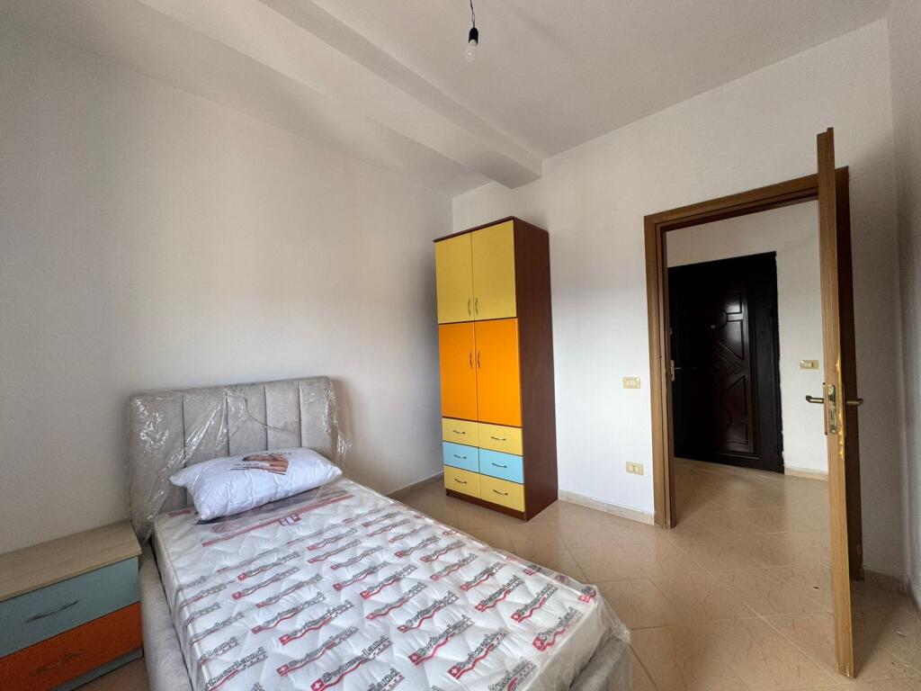 Qera apartament 2+1, Plazh Durres prane Shkolles bajram curri