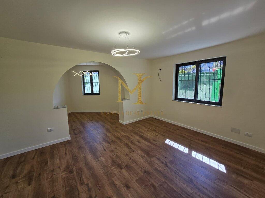 For sale, 2+1 Apartment with Separate Kitchen, Near Vala Park, Durres!!