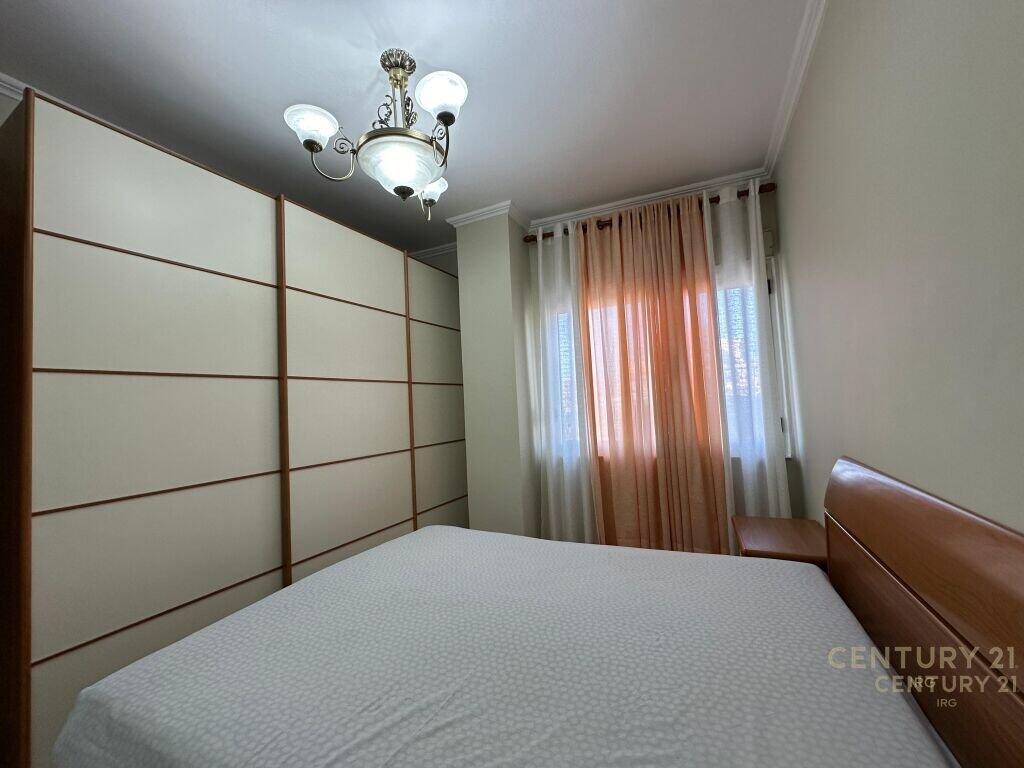 Jepet me Qira apartament 3+1+2+1 Lavanteri, Bulevardi Zogu i Parë!