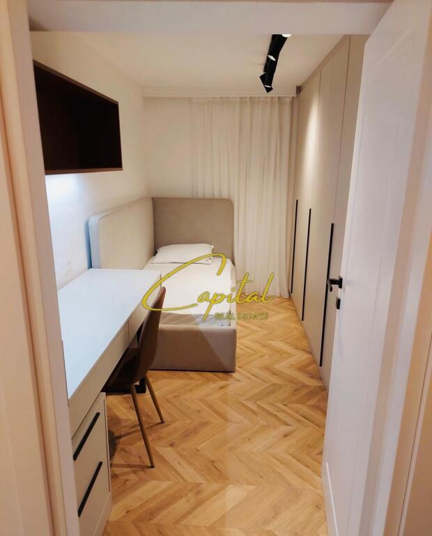 APARTAMENT ME QERA 2+1 ISH TREGU ELEKTRIK 700 EURO
