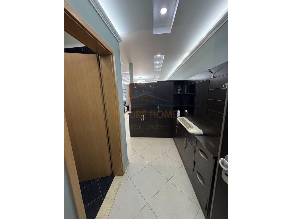 Me qira, Apartament 2+1, Unaza e Re.
