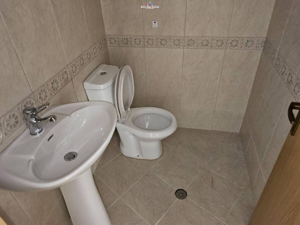 Zyre me Qera 2+1 tek Ish Ekspozita (ID BZ2716) Tirane