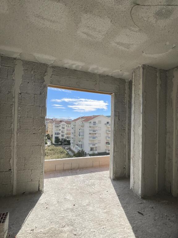 Shitet Super Apartament me Pamje Deti në Golem!