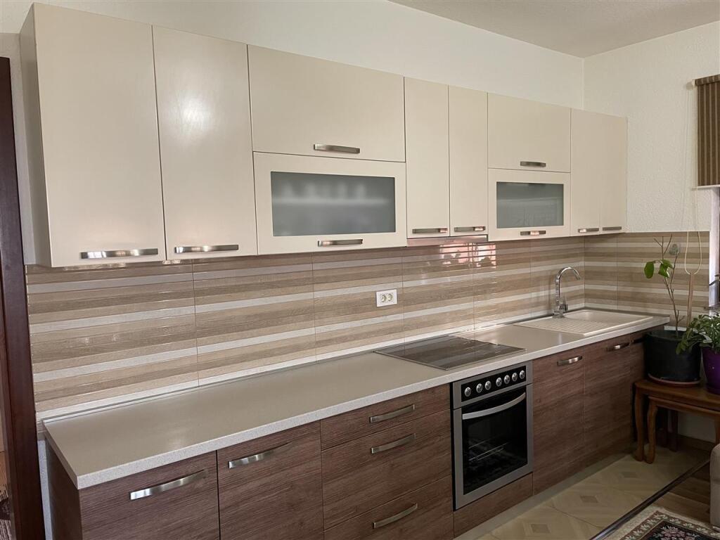 APARTAMENT 2+1 ME QIRA RRUGA ELBASANIT