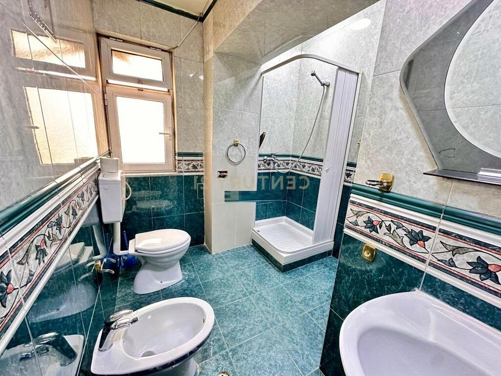 Jepet apartament për qira 2+1 në Rrugën e Durrësit