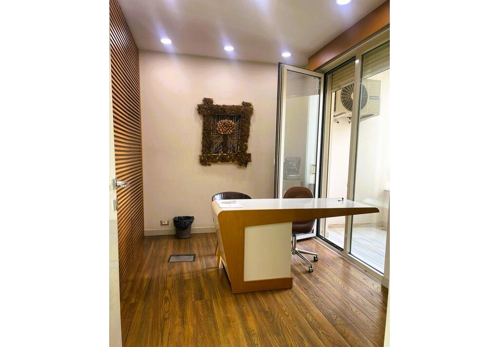 Ambient Modern + Post Parkimi për Klinikë me Qira në Ish Bllok