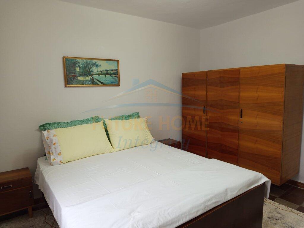Me qira, Apartament 2+1, Rruga Qemal Stafa, Tiranë.
