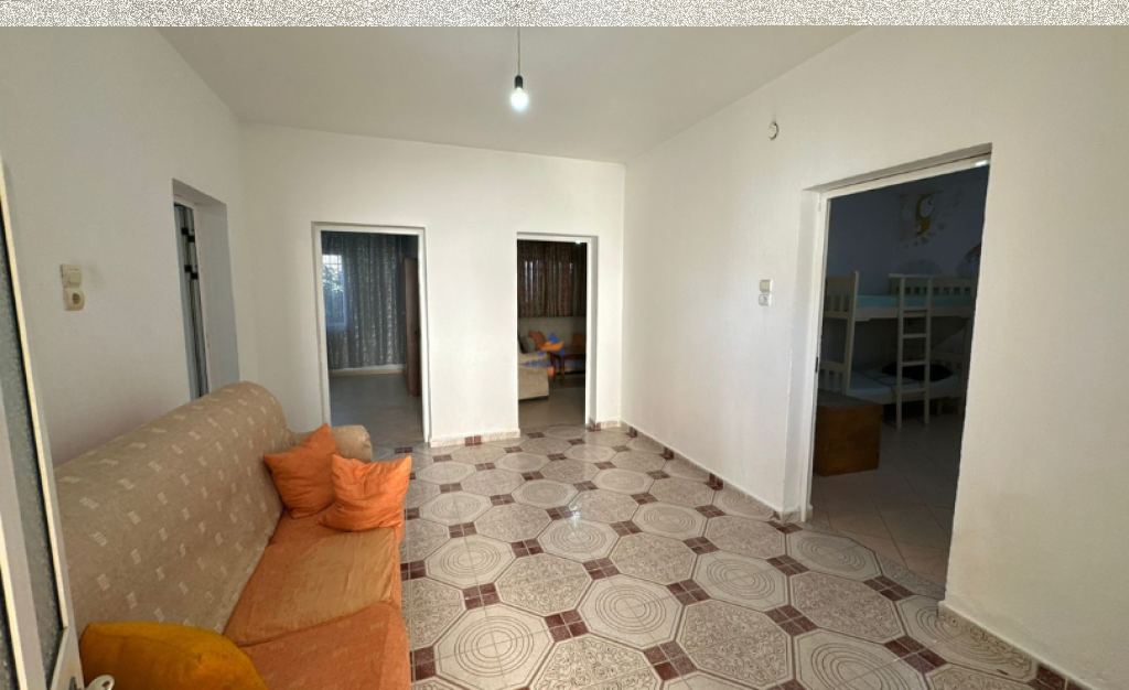 AFFITTASI CASA PRIVATA 2+1+CORTILE "VIA HYSEN SELMANI,5 MAGGIO" 450 EURO