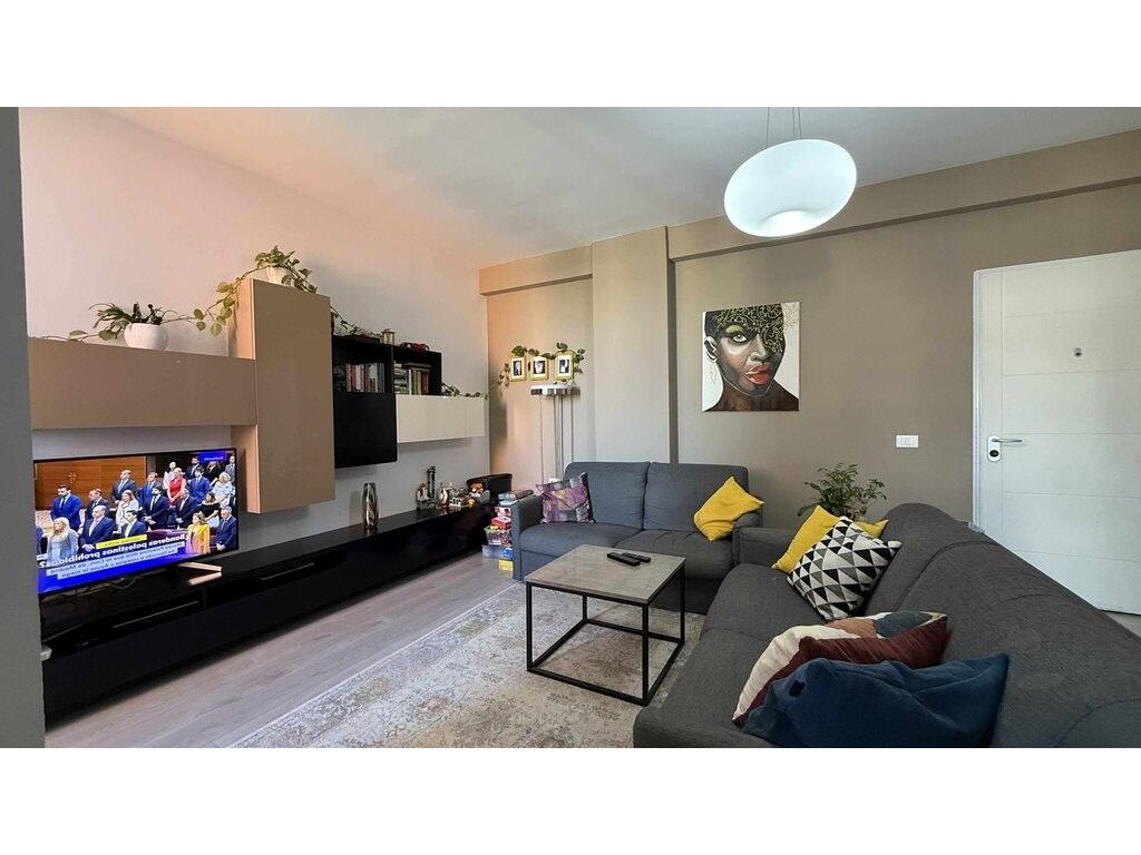 Ofrohet për qira apartament 2+1 te Brryli