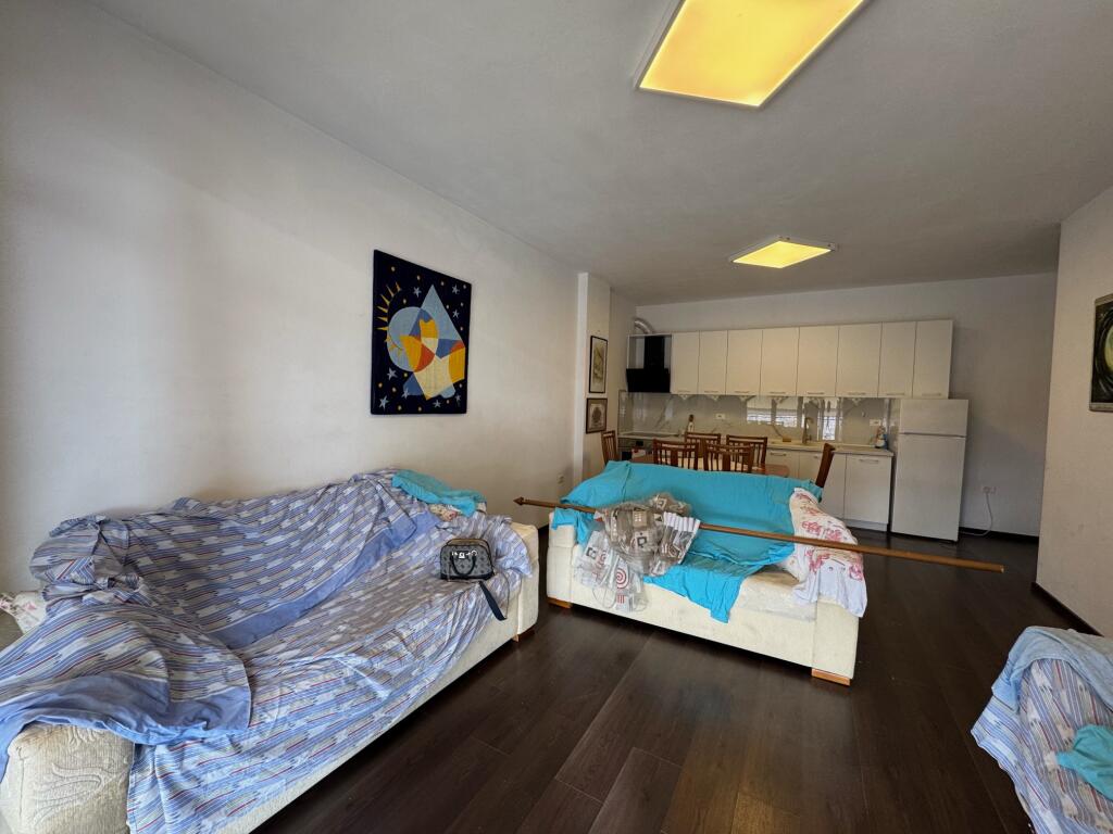 APARTAMENT 2+1 ME QERA NE FRESK TEK MURAGA