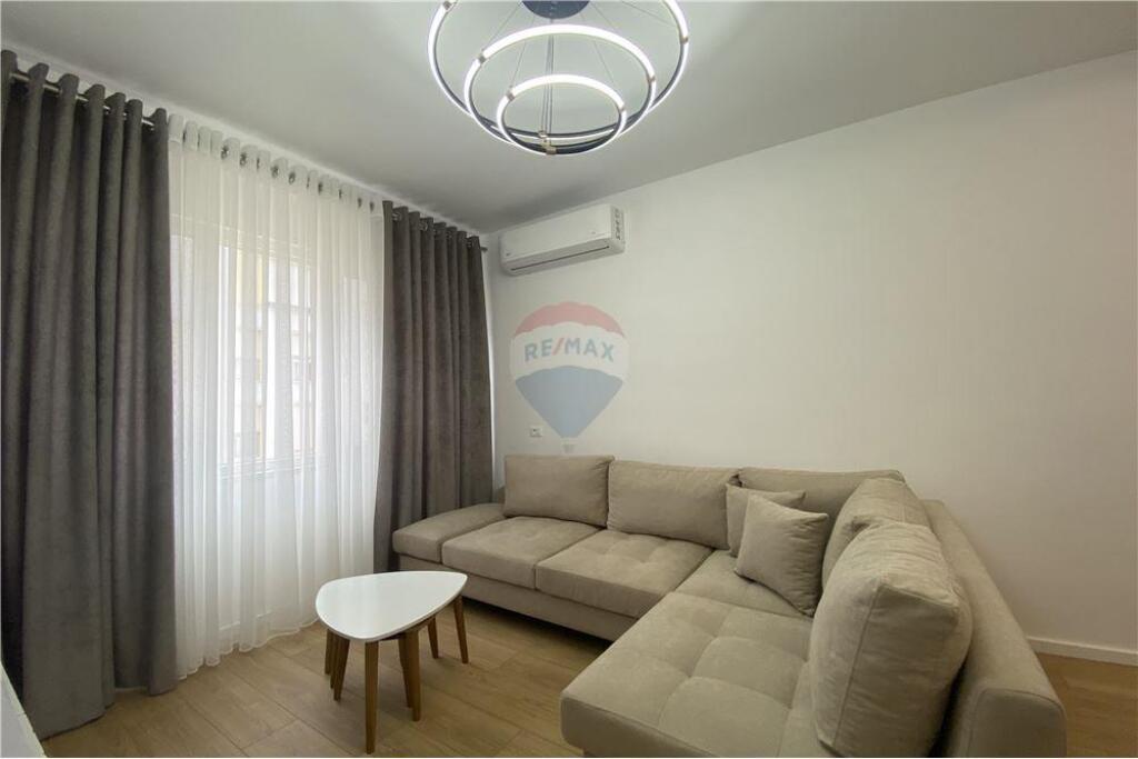 Ofrohet apartament 1+1 per shitje.