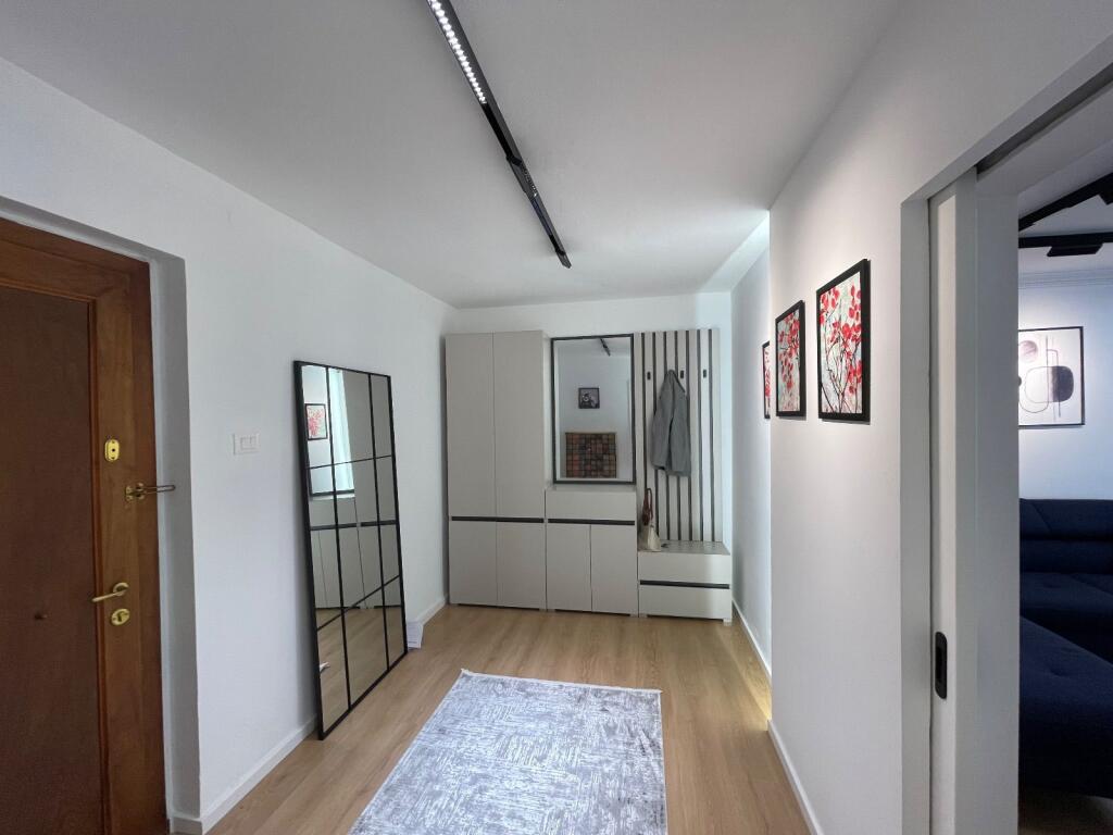 Jepet me QIRA apartament 2+1 në BLLOK, Sheshi Wilson (mbrapa LSI)