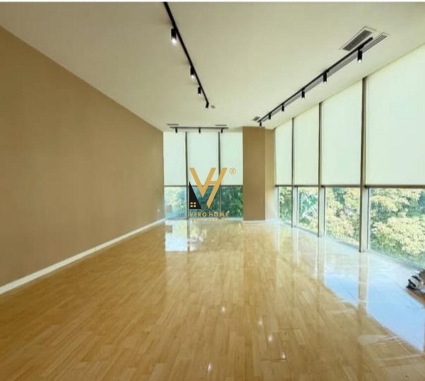 JEPET ZYRE 54 M2 ME QIRA TE MYSLYM SHYRI 1.200 EURO