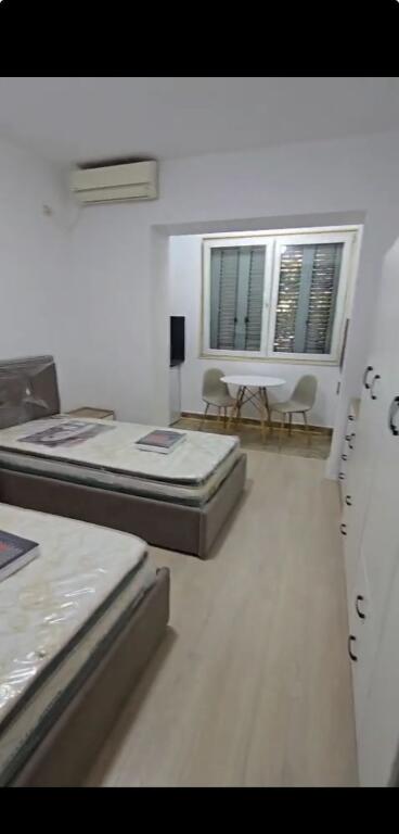 GARSIONERE ME QERA 34 M2 MYSLYM SHYRI 40.000 LEKE