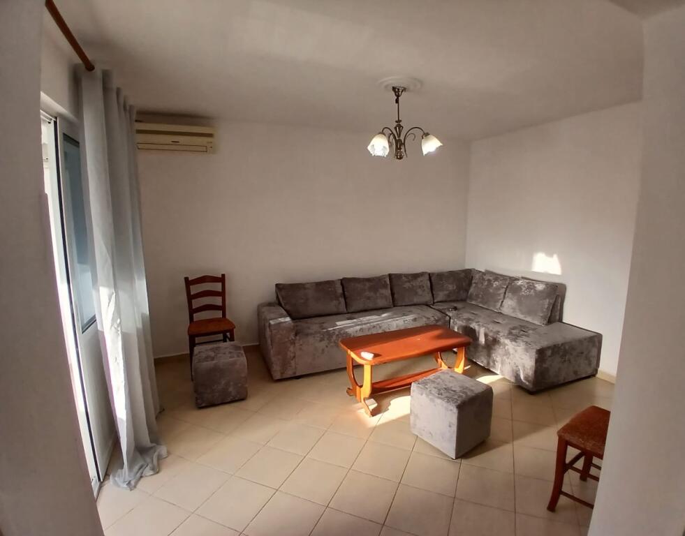 Jepet Me Qera Apartament 1+1+1 Ballkon