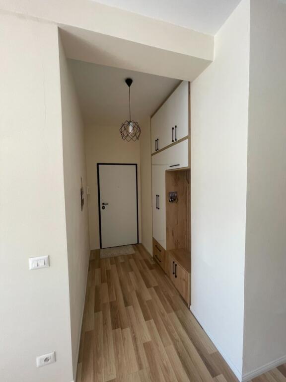 Apartament 2+1+2 poste parkimi tek Orion Tower Komisariati 4