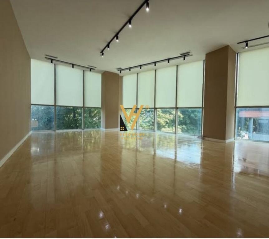 JEPET ZYRE 54 M2 ME QIRA TE MYSLYM SHYRI 1.200 EURO