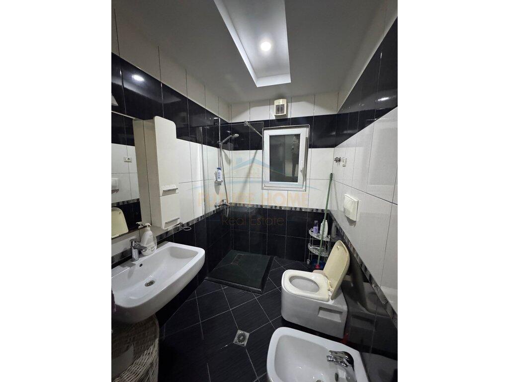 Me qira, Apartament 2+1, Unaza e Re.