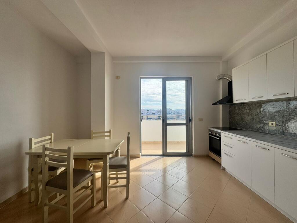 Qera apartament 2+1, Plazh Durres prane Shkolles bajram curri