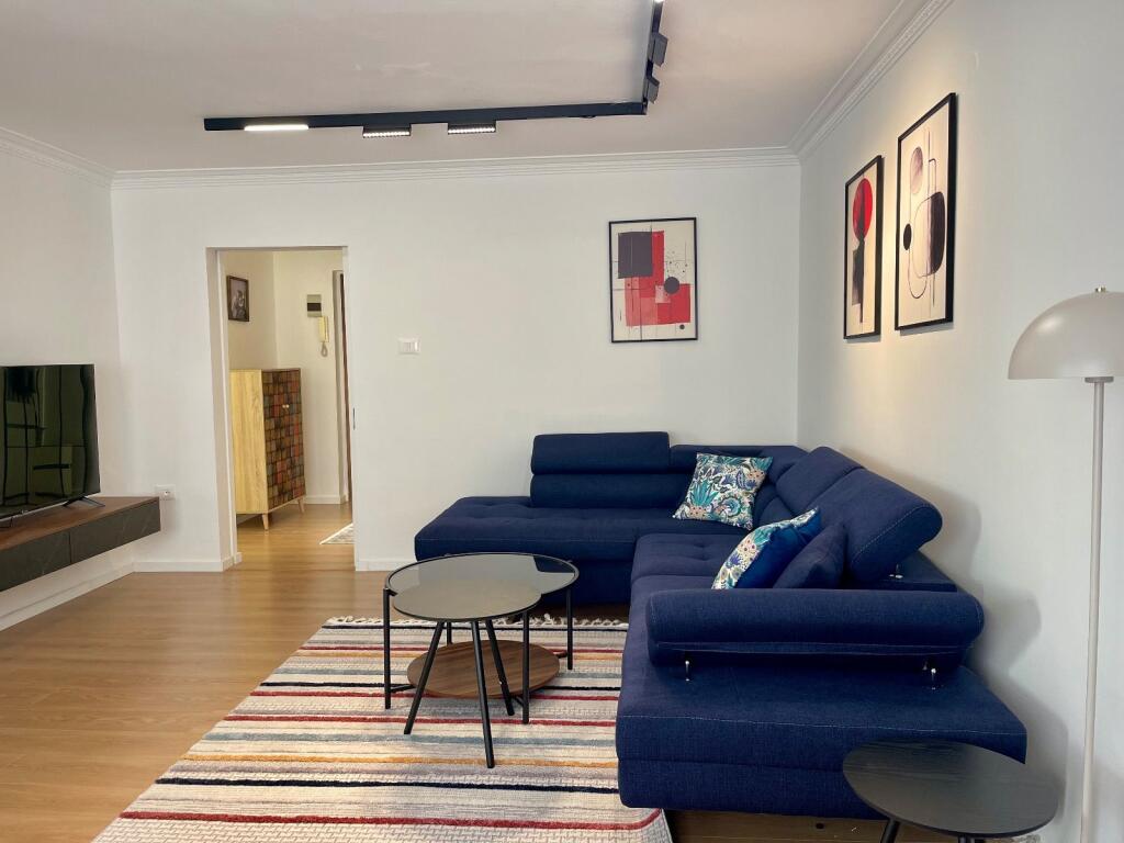 Jepet me QIRA apartament 2+1 në BLLOK, Sheshi Wilson (mbrapa LSI)