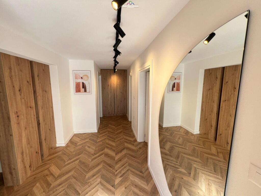 Vile Me Qera 2+1 prane Kompleksit Grand (ID BV22512) Tirane